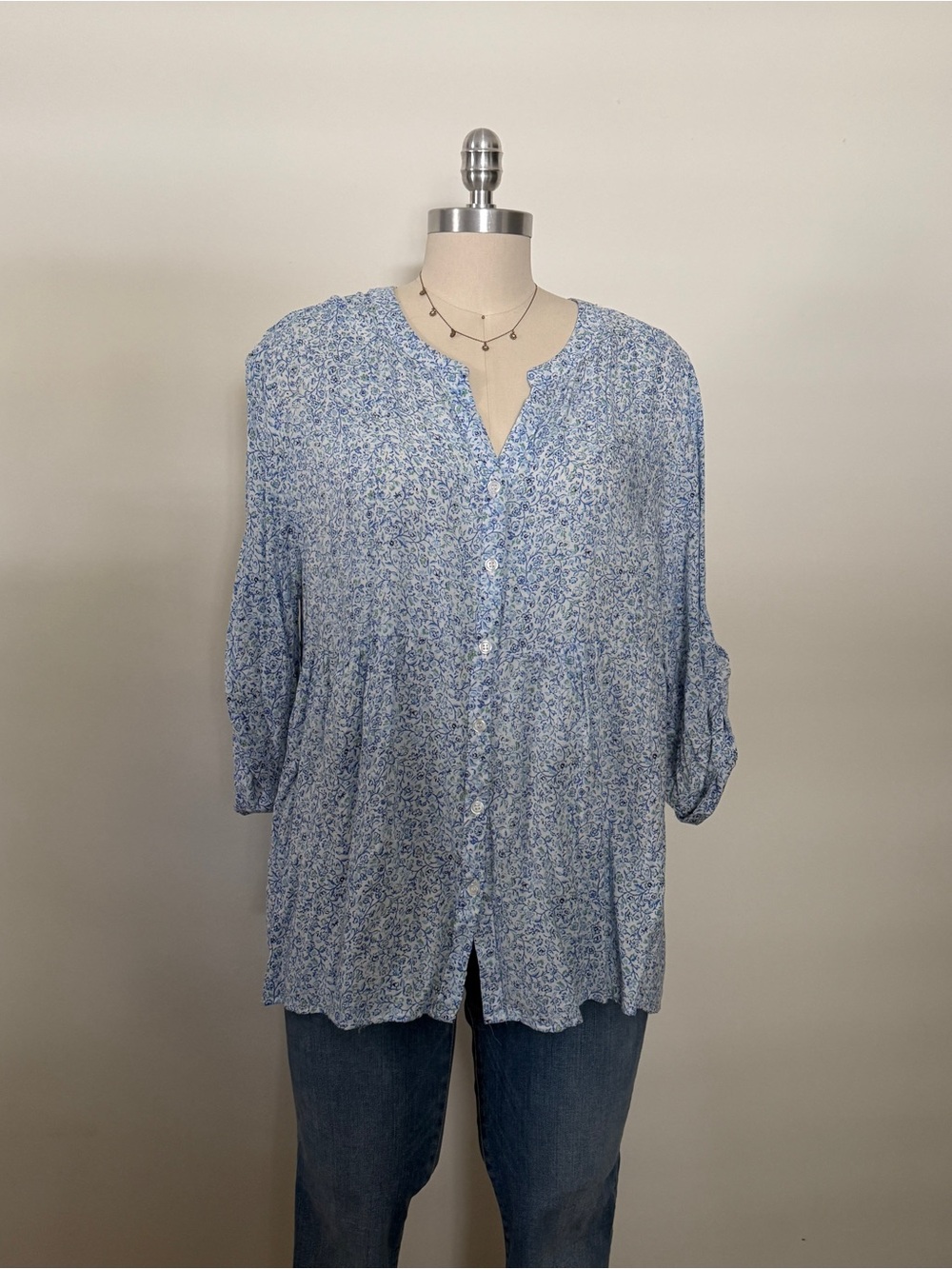 Anne Carson Blue Floral Buttondown Top